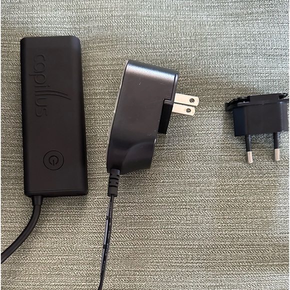 CapillusPro 202 Laser Therapy Cap. has an adapter for the European network. - Picture 14 of 14